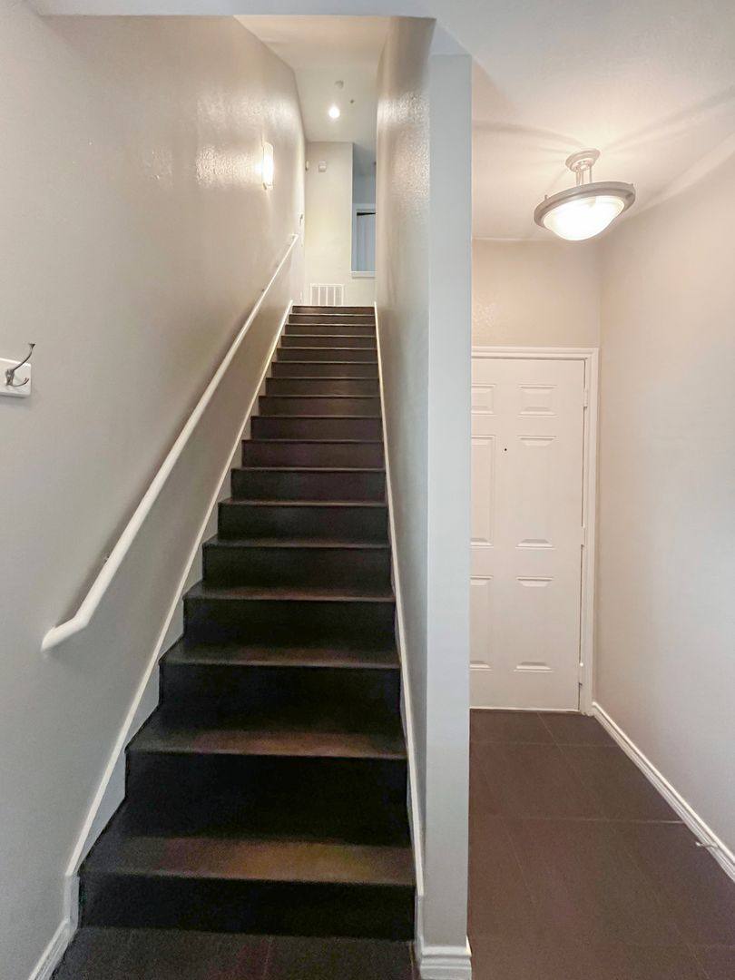 Townhouse for rent at 1207 Beaconsfield Lane, Arlington, TX 76011