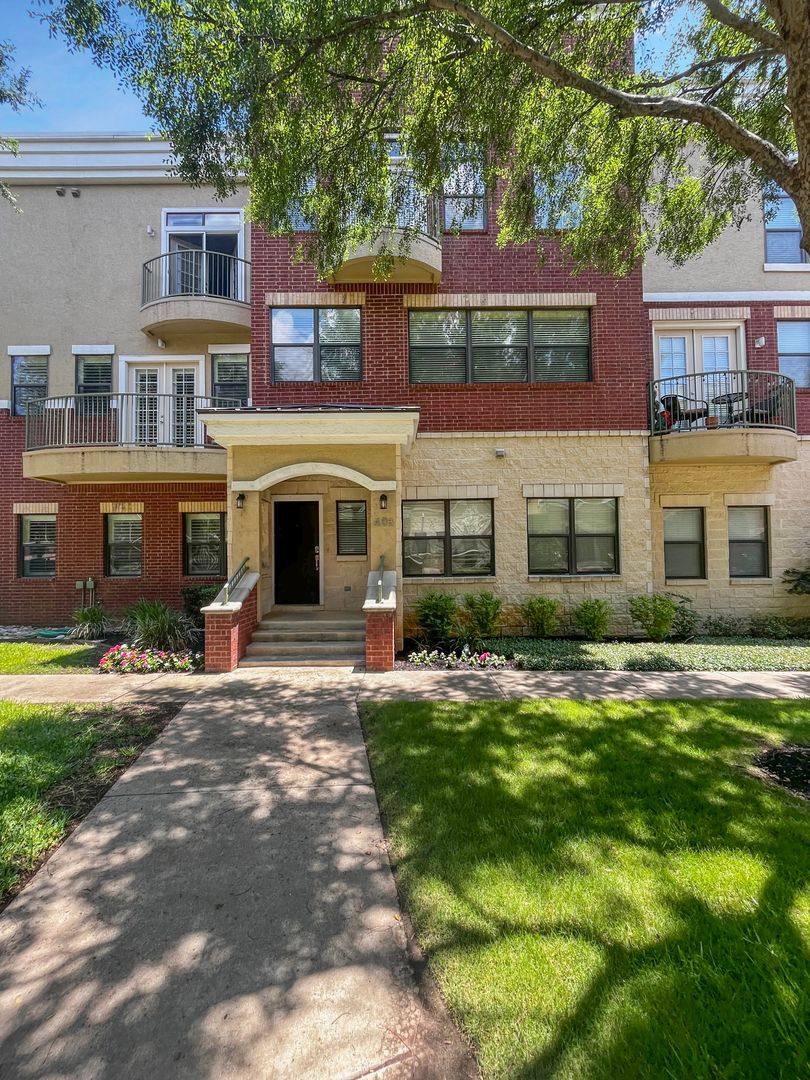 Townhouse for rent at 1207 Beaconsfield Lane, Arlington, TX 76011