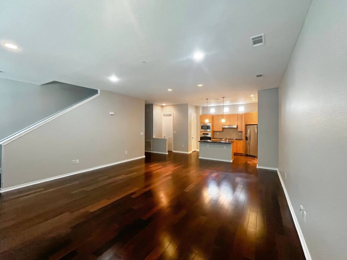 Townhouse for rent at 1207 Beaconsfield Lane, Arlington, TX 76011