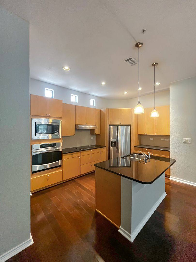Townhouse for rent at 1207 Beaconsfield Lane, Arlington, TX 76011