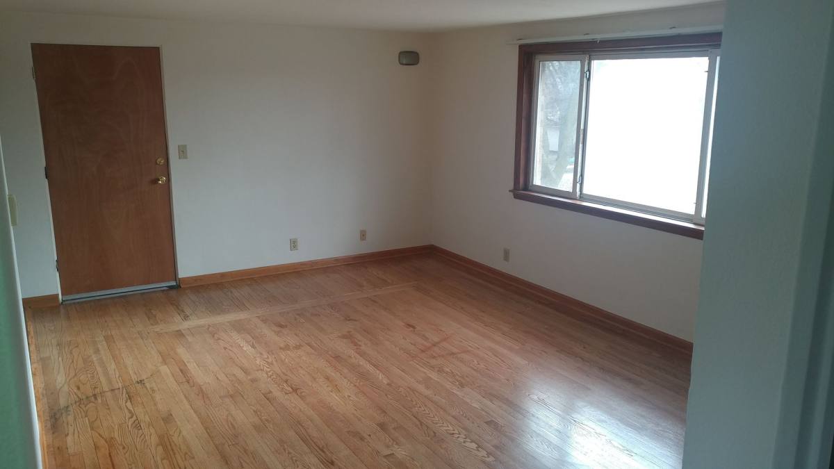 Apartment for rent at 911 Greenbrier Rd, Dekalb, IL 60115