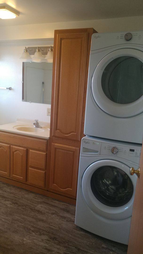 Apartment for rent at 911 Greenbrier Rd, Dekalb, IL 60115