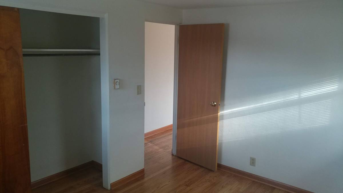 Apartment for rent at 911 Greenbrier Rd, Dekalb, IL 60115
