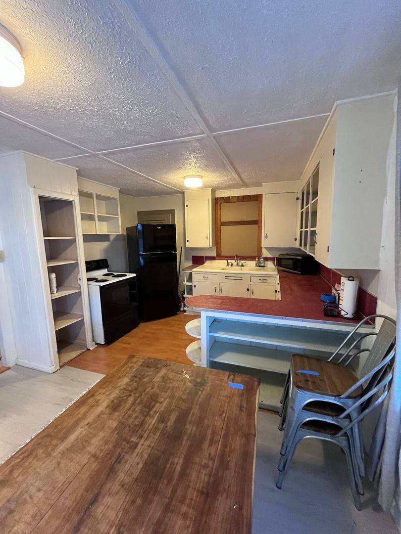 House for rent at 1074 Kaumana Dr, Hilo, HI 96720