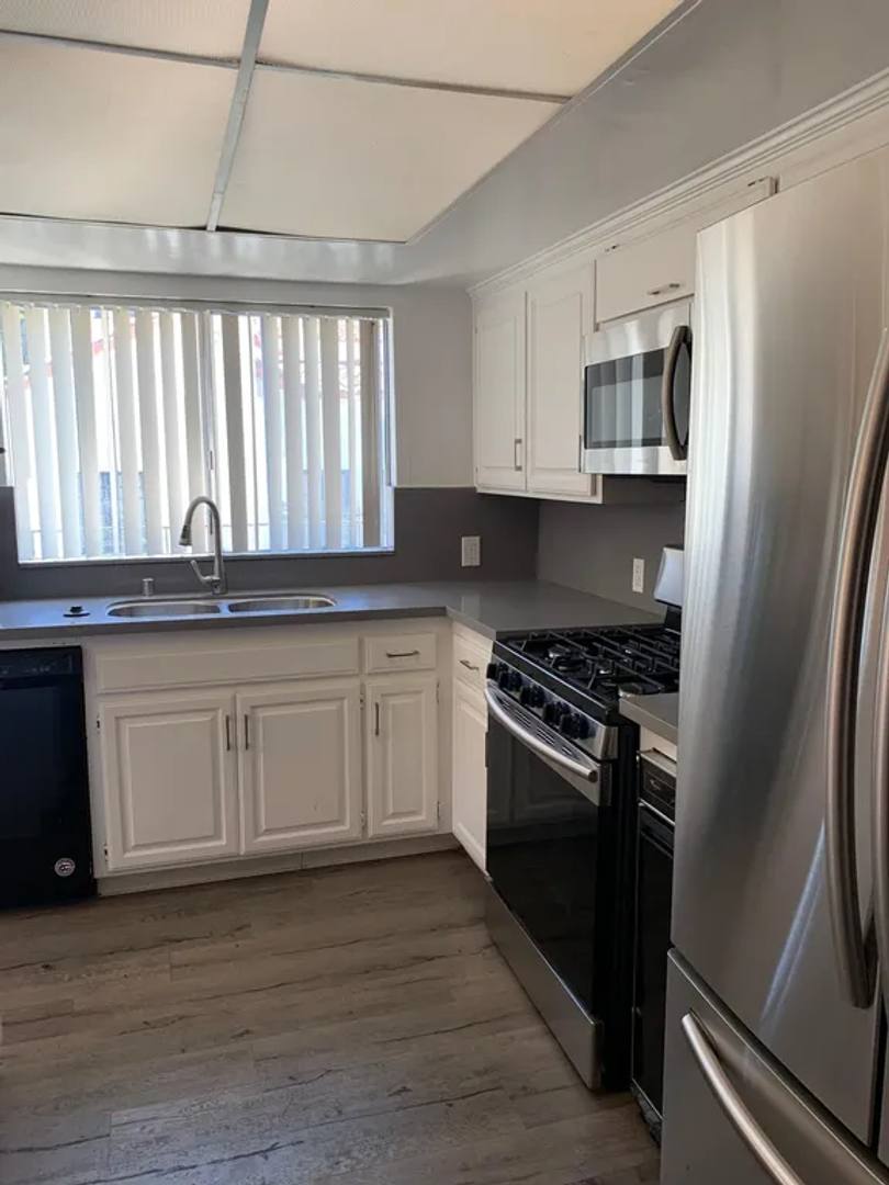 Apartment for rent at 827 Glendale Blvd, Los Angeles, CA 90026