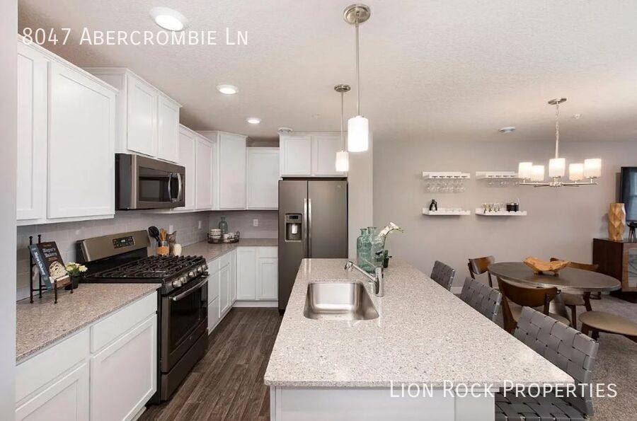 Townhouse for rent at 8047 Abercrombie Lane, Saint Paul, MN 55129