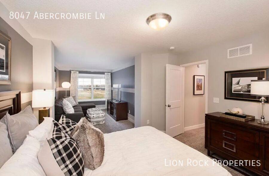 Townhouse for rent at 8047 Abercrombie Lane, Saint Paul, MN 55129