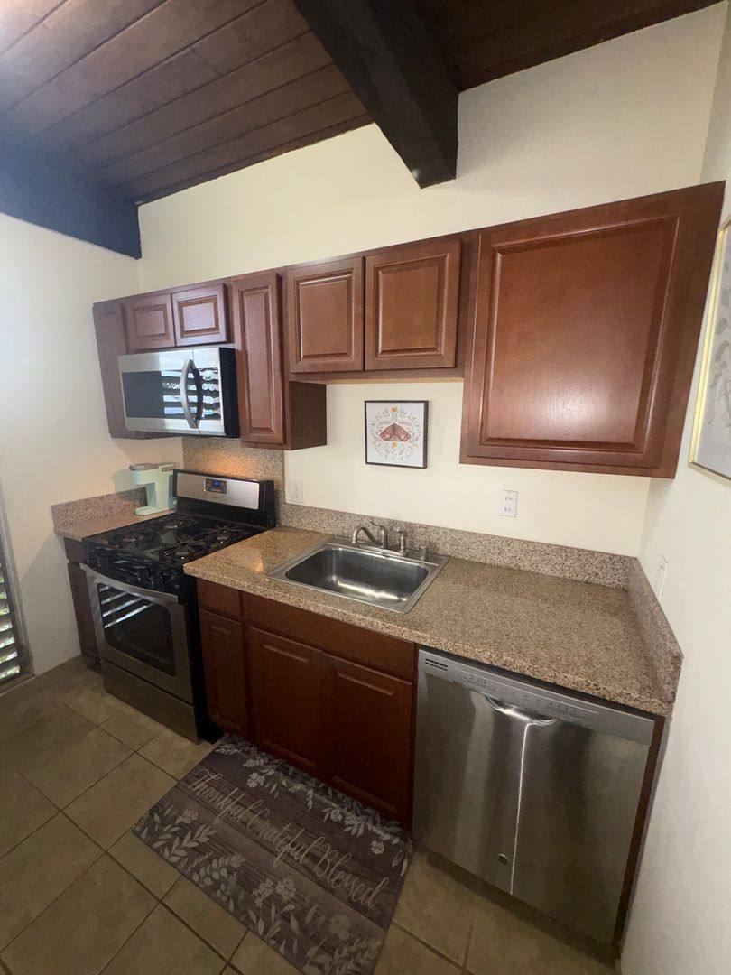 Condo for rent at 75-5873 Walua Rd, Kailua Kona, HI 96740