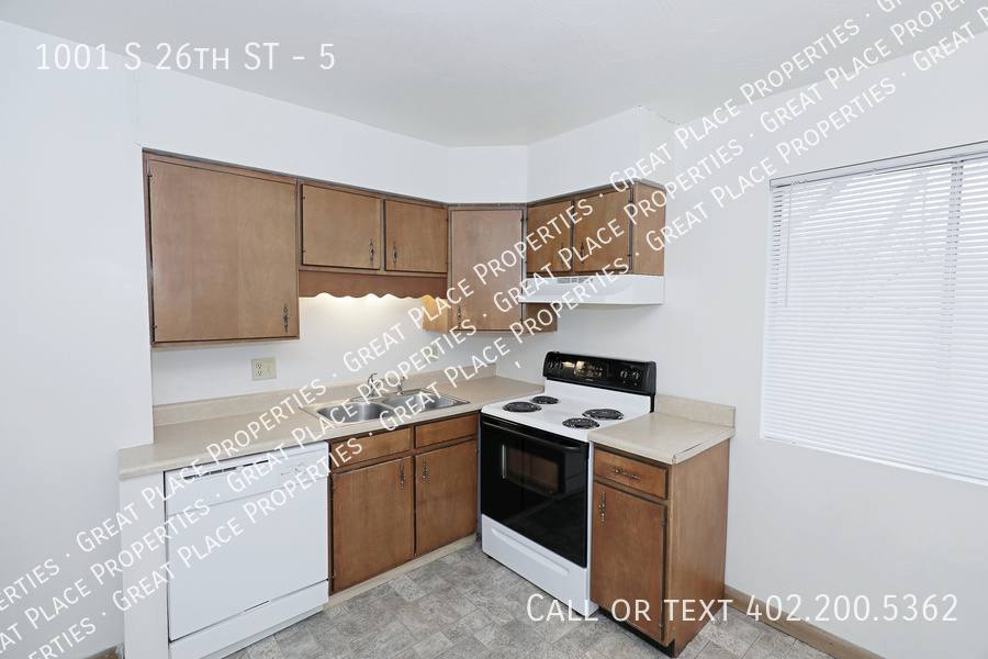 Apartment for rent at 1001 S 26th St #5, Lincoln, NE 68510