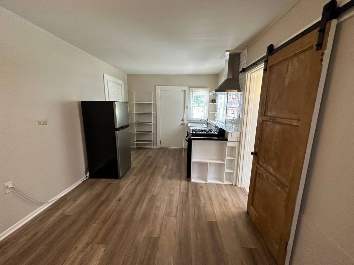 Apartment for rent at 204 S Grand St, Orange, CA 92866