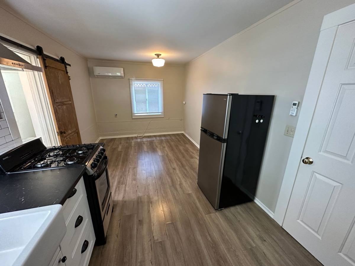 Apartment for rent at 204 S Grand St, Orange, CA 92866