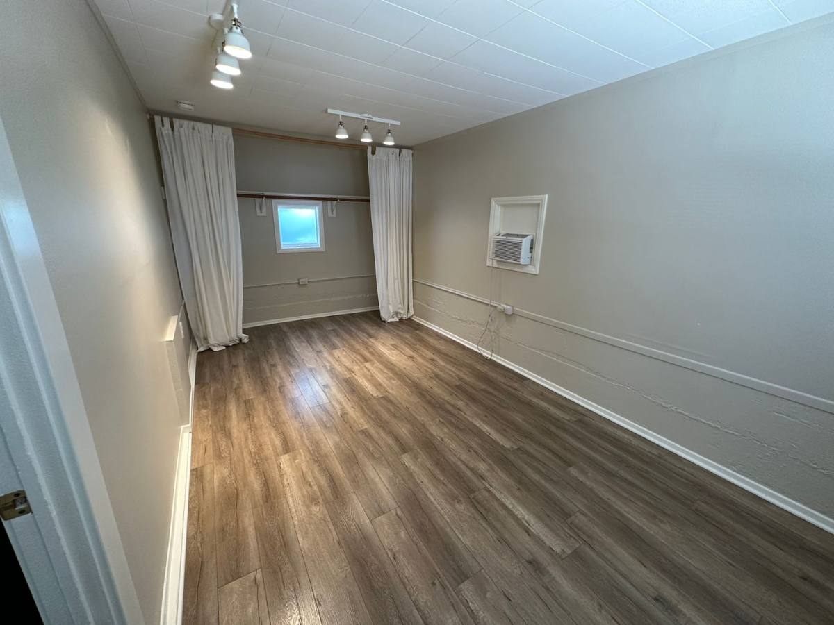 Apartment for rent at 204 S Grand St, Orange, CA 92866