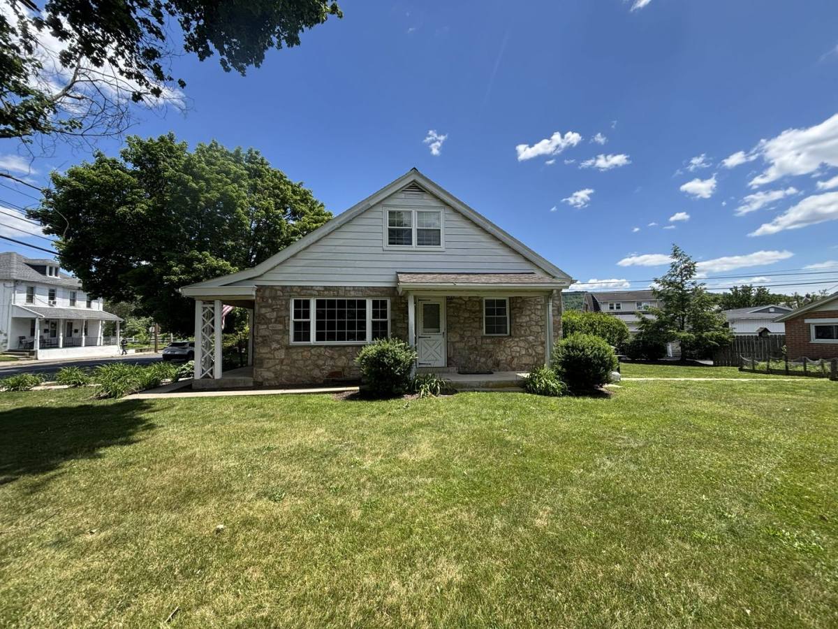 House for rent at 22 Macungie Ave, Emmaus, PA 18049