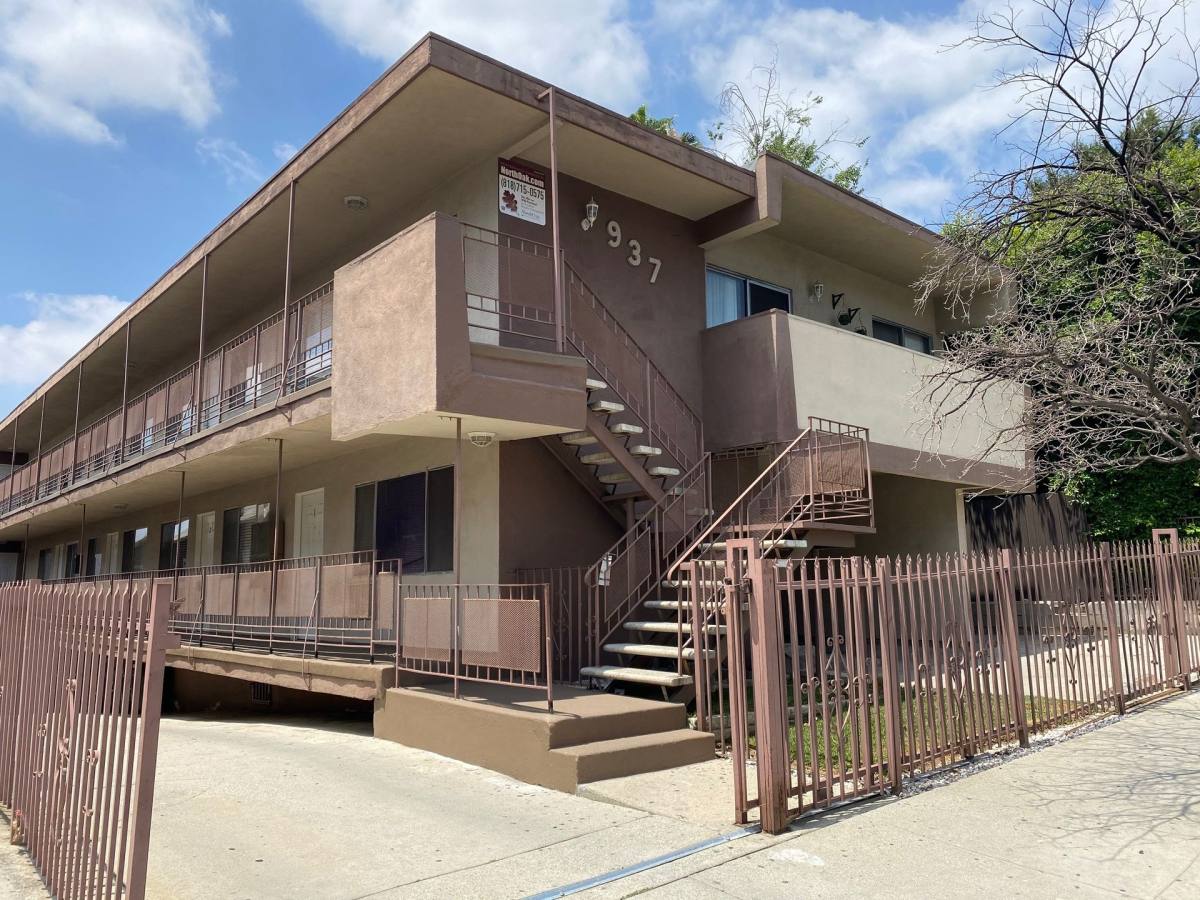 Apartment for rent at 937 Hyperion Ave, Los Angeles, CA 90029