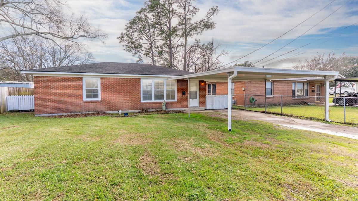 House for rent at 631 Michigan Ave, Port Allen, LA 70767