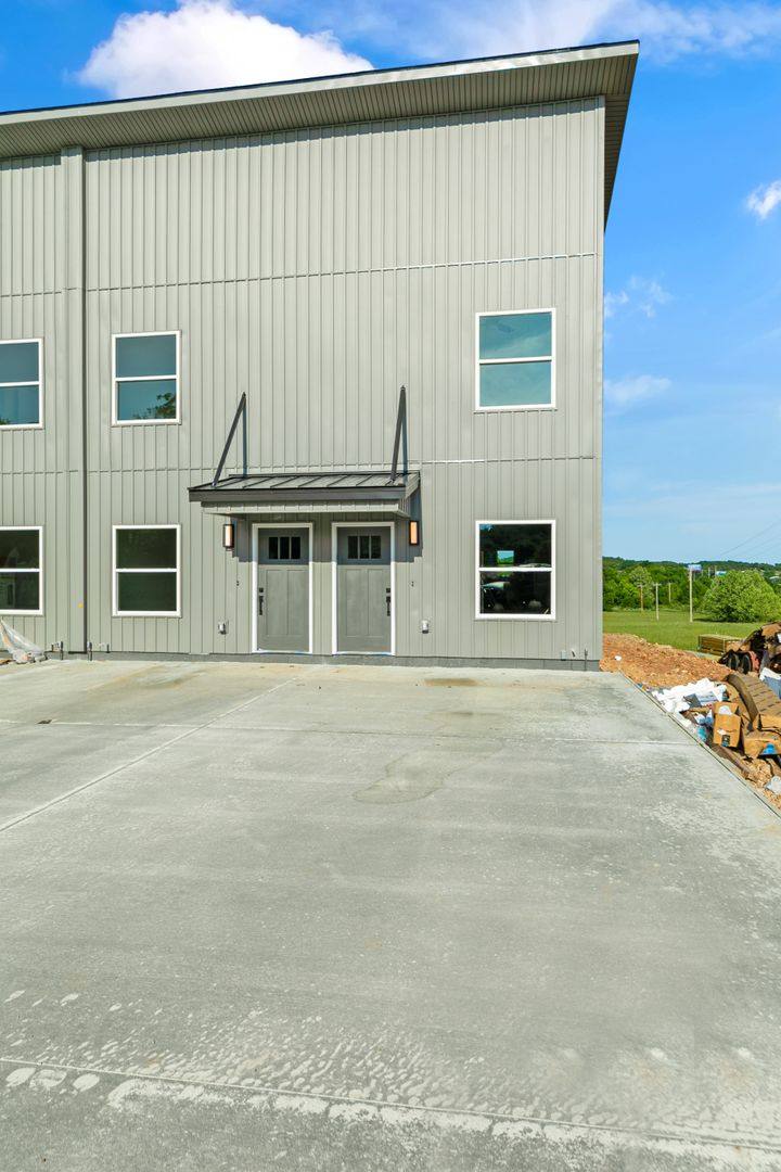 Townhouse for rent at 18398 Highway 71, Pineville, MO 64856