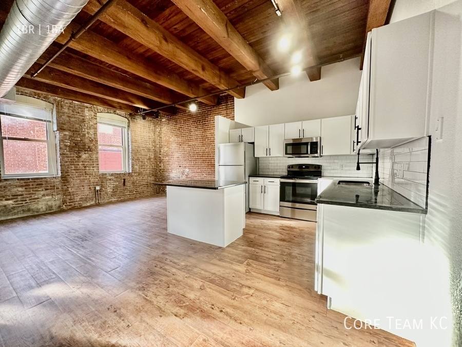Apartment for rent at 204 Walnut St #205, Kansas City, MO 64105