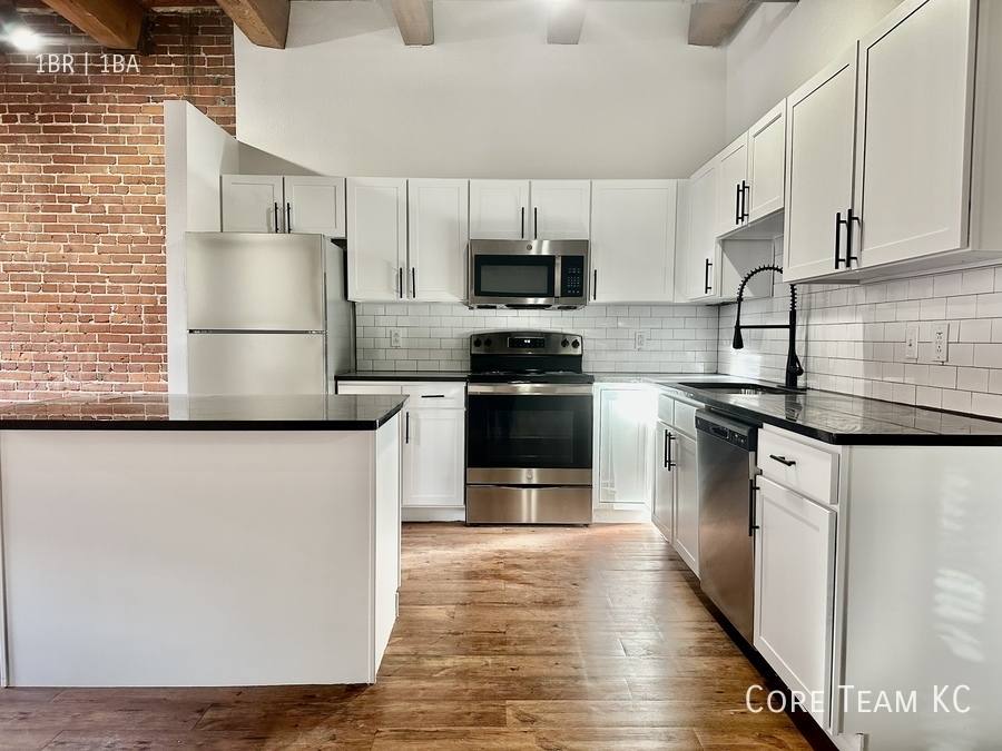 Apartment for rent at 204 Walnut St #205, Kansas City, MO 64105