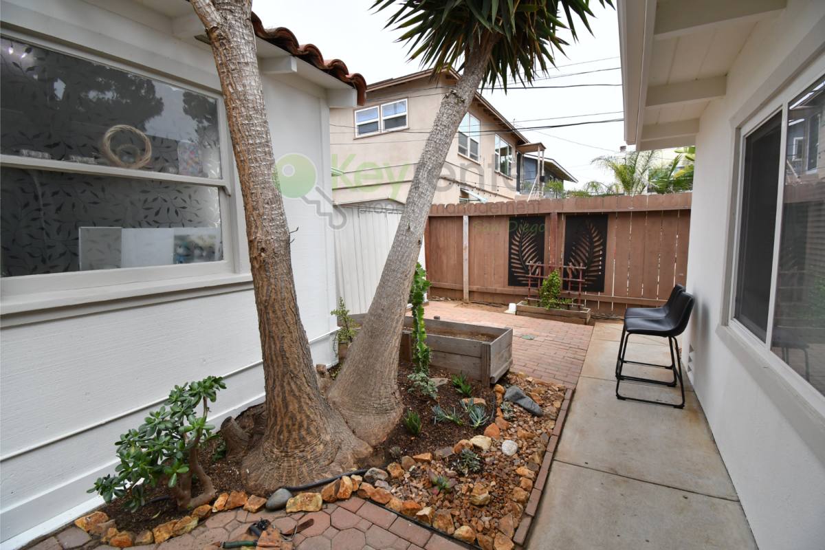 Townhouse for rent at 622 N Nevada St, Oceanside, CA 92054