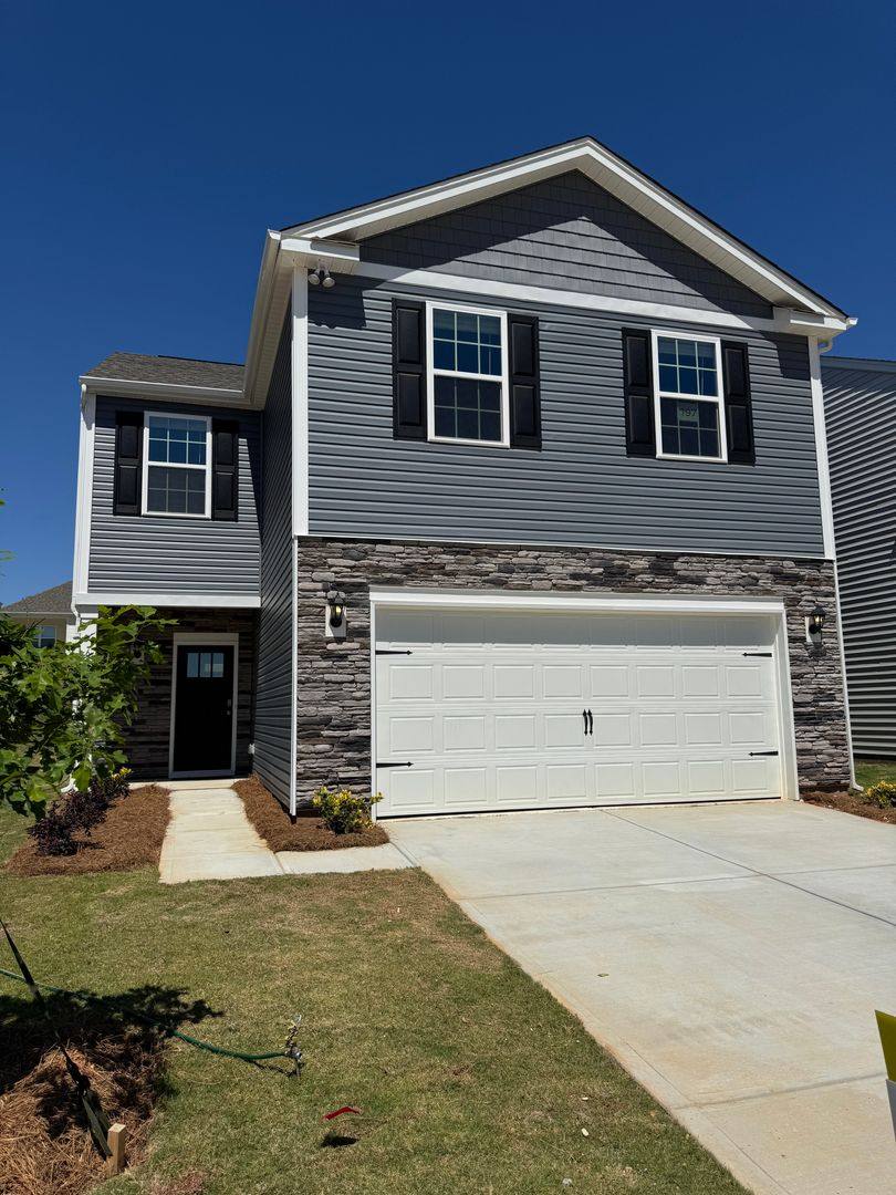 House for rent at 647 13th Ave Dr NE, Hickory, NC 28601