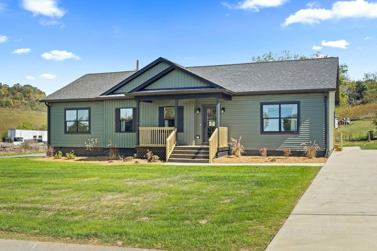 House for rent at 105 Bishop Hollow Rd, Elizabethton, TN 37643