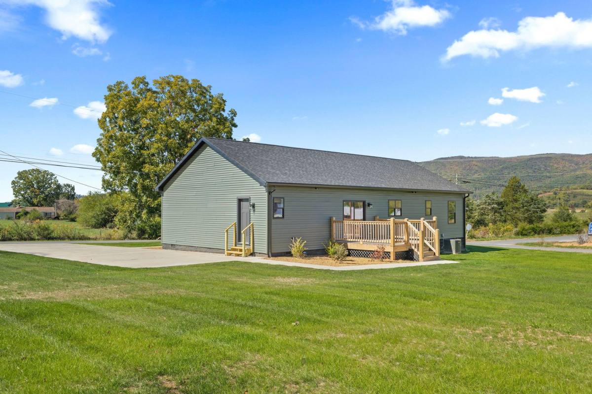 House for rent at 105 Bishop Hollow Rd, Elizabethton, TN 37643