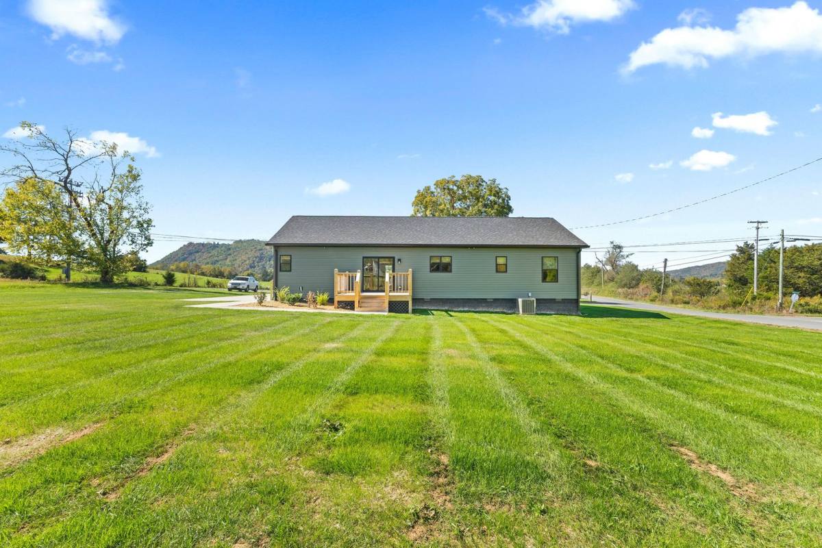 House for rent at 105 Bishop Hollow Rd, Elizabethton, TN 37643