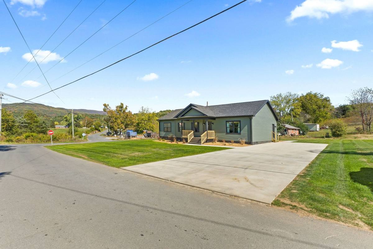 House for rent at 105 Bishop Hollow Rd, Elizabethton, TN 37643