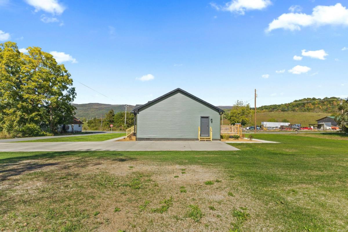 House for rent at 105 Bishop Hollow Rd, Elizabethton, TN 37643