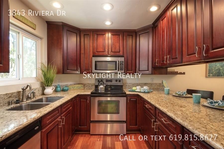 Townhouse for rent at 3843 Riviera Dr, San Diego, CA 92109