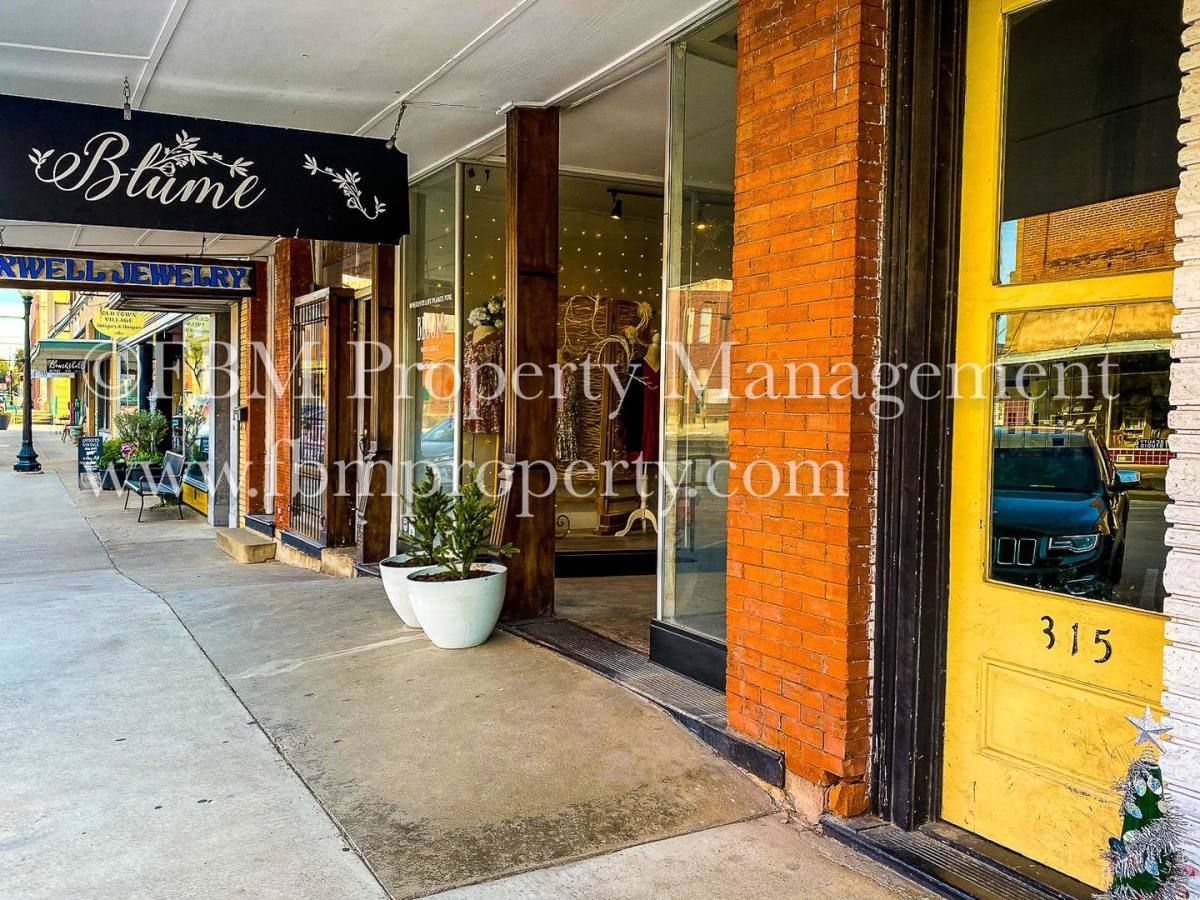 Apartment for rent at 315 S Rogers St, Waxahachie, TX 75165