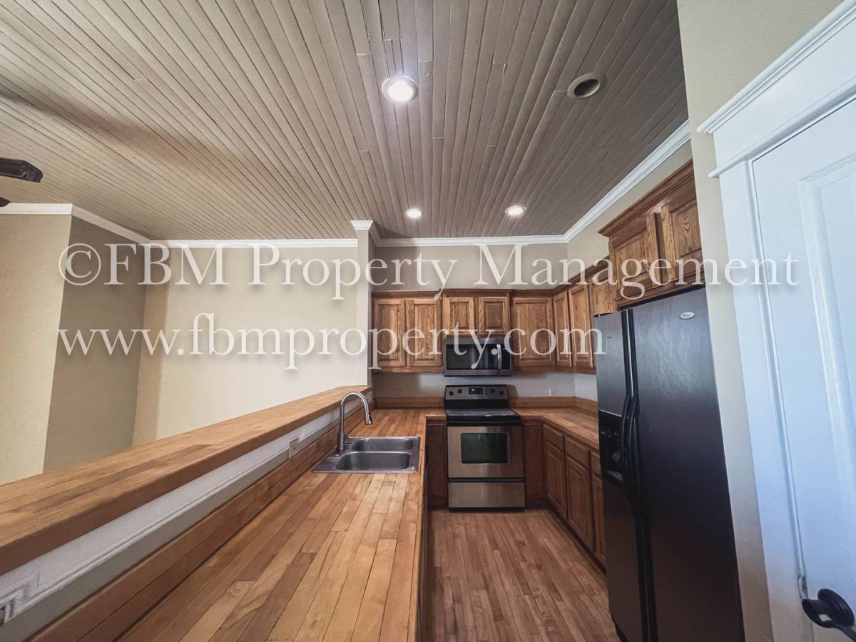 Apartment for rent at 315 S Rogers St, Waxahachie, TX 75165
