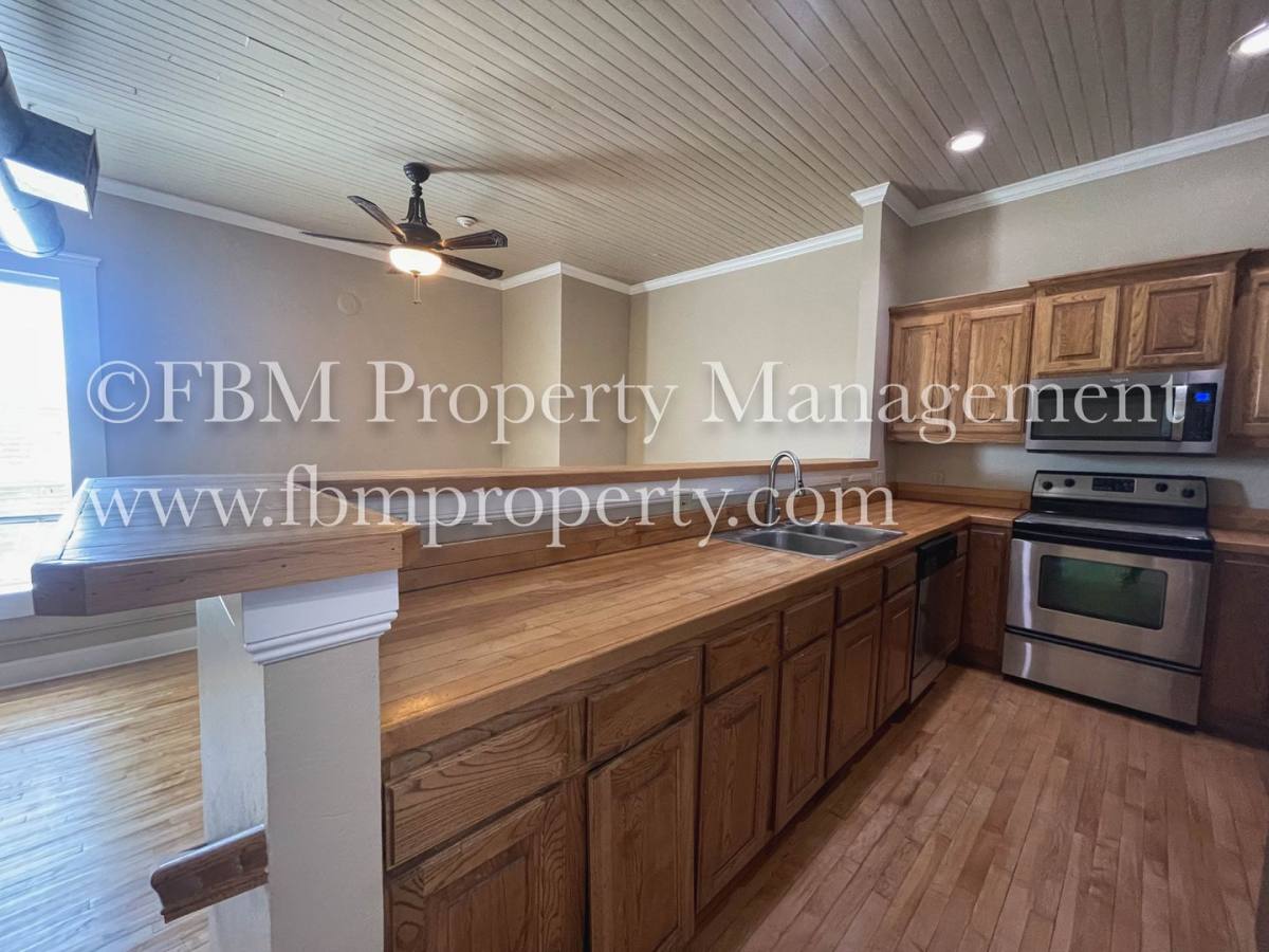 Apartment for rent at 315 S Rogers St, Waxahachie, TX 75165