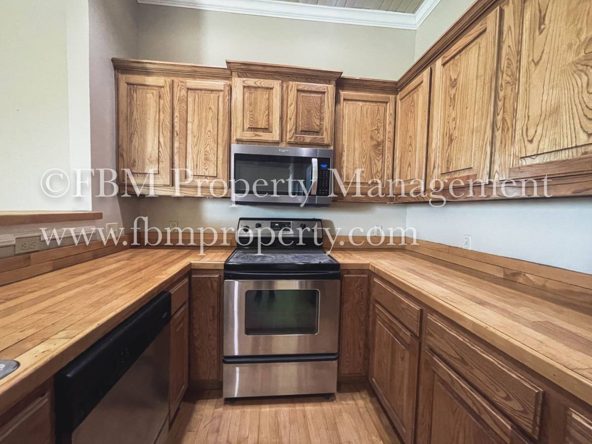 Apartment for rent at 315 S Rogers St, Waxahachie, TX 75165