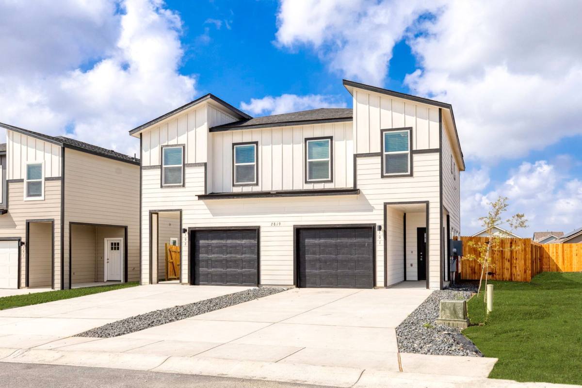 Townhouse for rent at 2724 Armaan Way, Converse, TX 78109