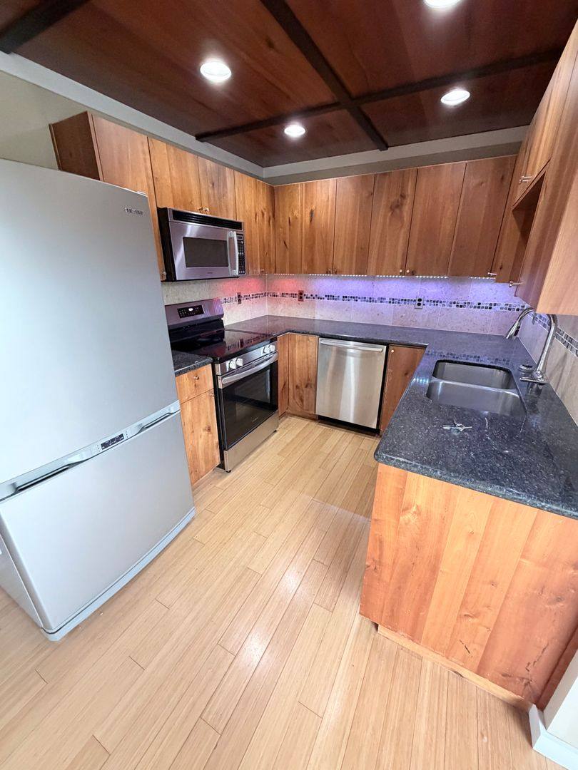 Apartment for rent at 1122 SE 29th Ave, Portland, OR 97214