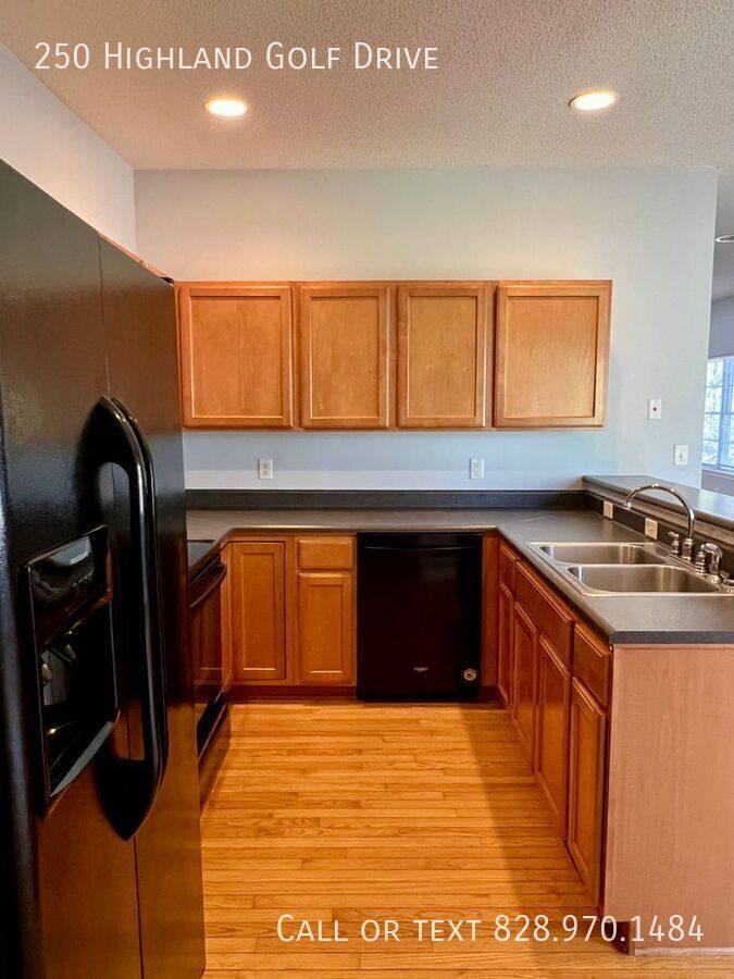House for rent at 250 Highland Golf Dr, Flat Rock, NC 28731