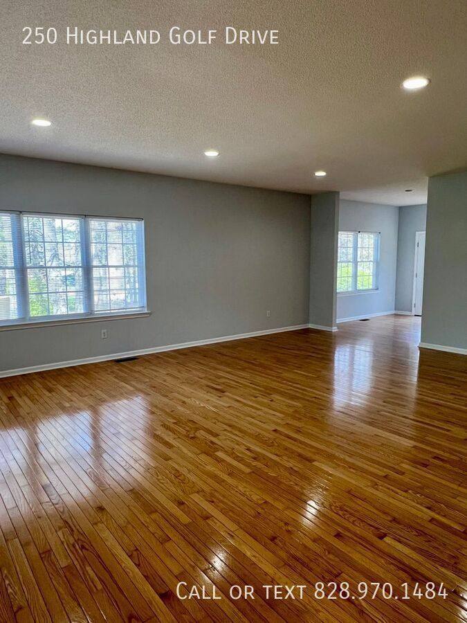 House for rent at 250 Highland Golf Dr, Flat Rock, NC 28731