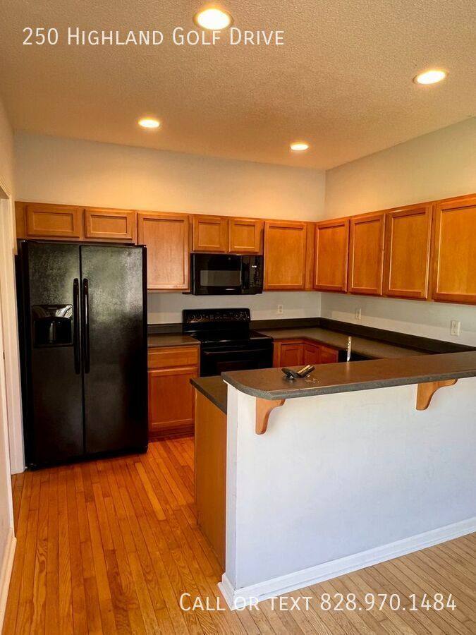 House for rent at 250 Highland Golf Dr, Flat Rock, NC 28731
