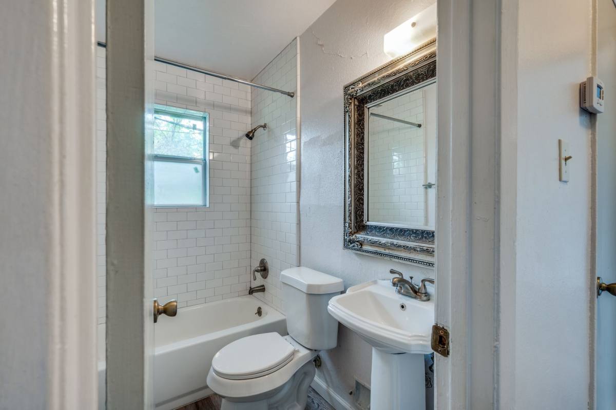 House for rent at 808 E 5th St, Irving, TX 75060