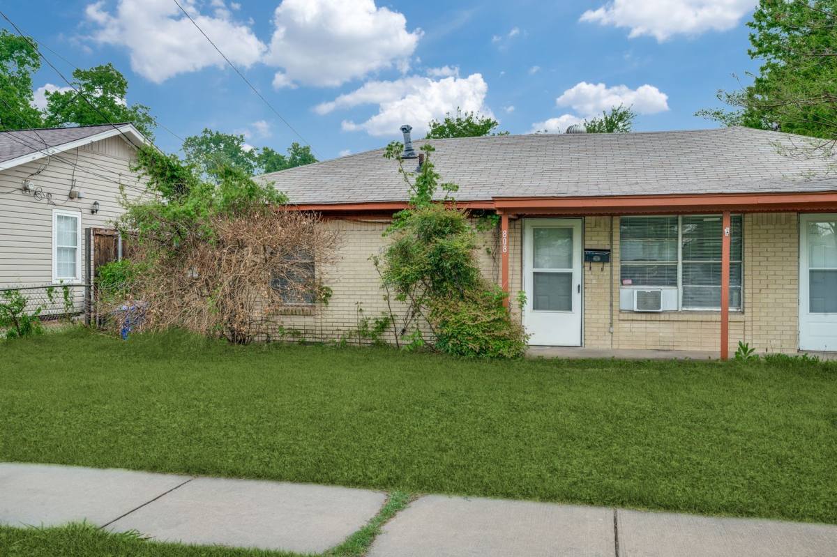 House for rent at 808 E 5th St, Irving, TX 75060