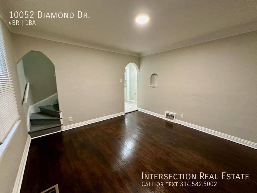 House for rent at 10052 Diamond Dr, Saint Louis, MO 63137