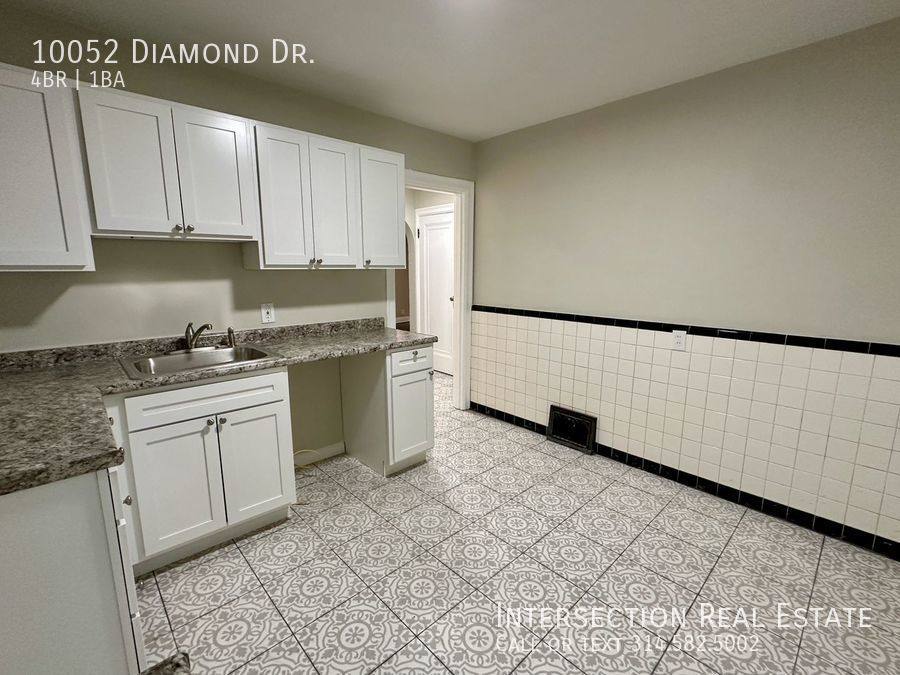 House for rent at 10052 Diamond Dr, Saint Louis, MO 63137