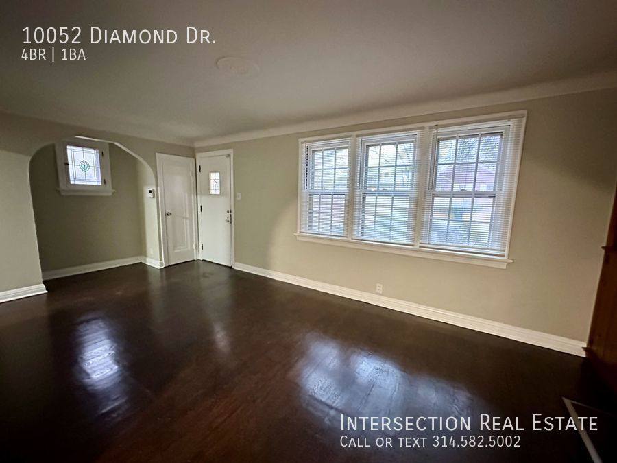 House for rent at 10052 Diamond Dr, Saint Louis, MO 63137
