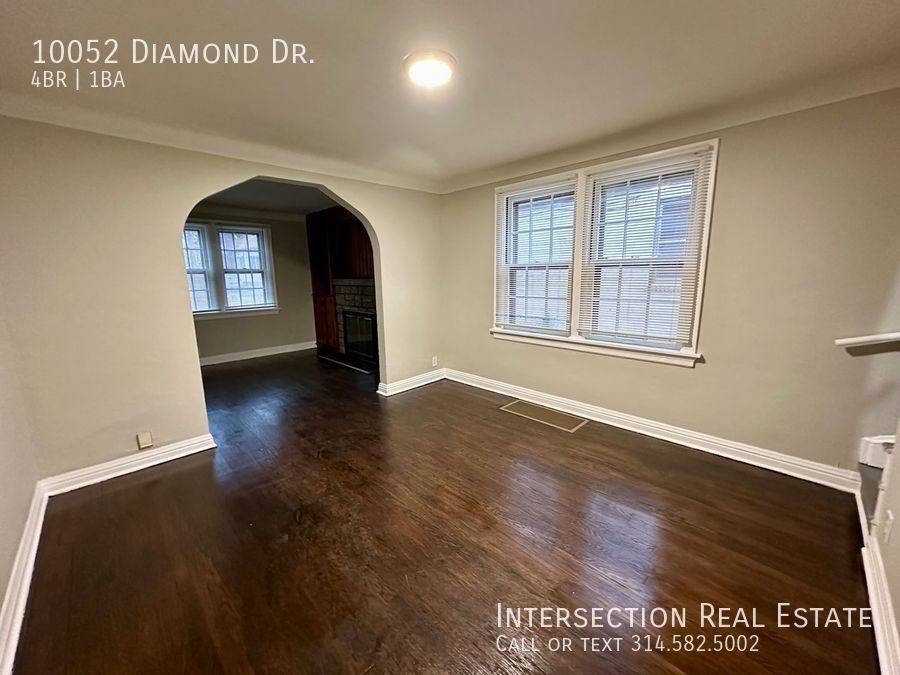 House for rent at 10052 Diamond Dr, Saint Louis, MO 63137