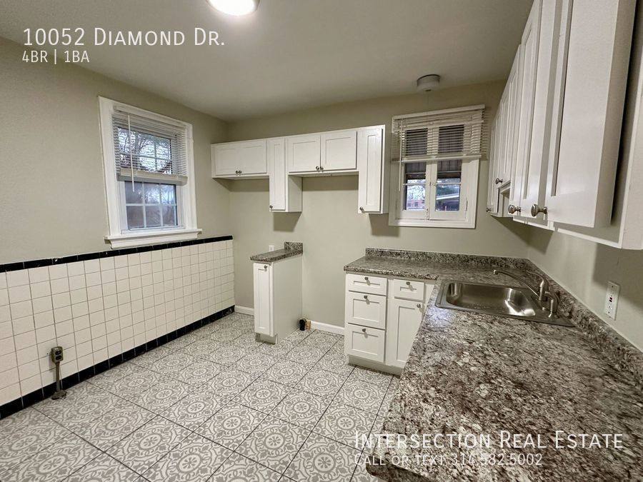 House for rent at 10052 Diamond Dr, Saint Louis, MO 63137