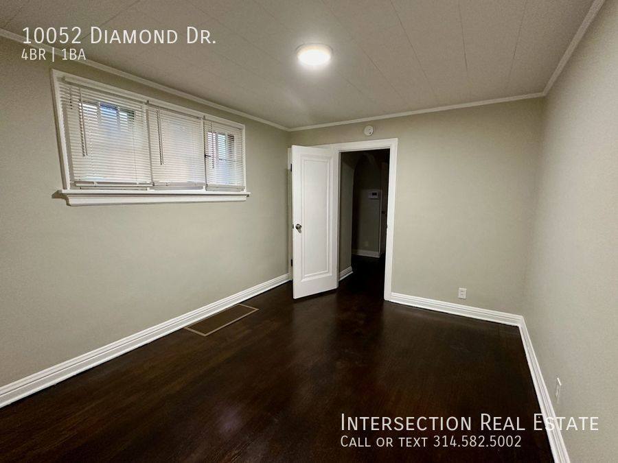 House for rent at 10052 Diamond Dr, Saint Louis, MO 63137