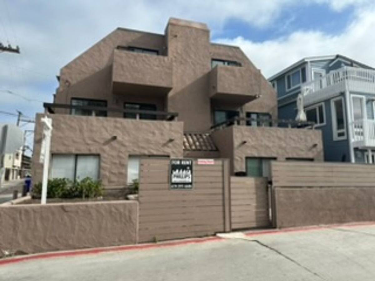 Apartment for rent at 829 San Jose Place, San Diego, CA 92109