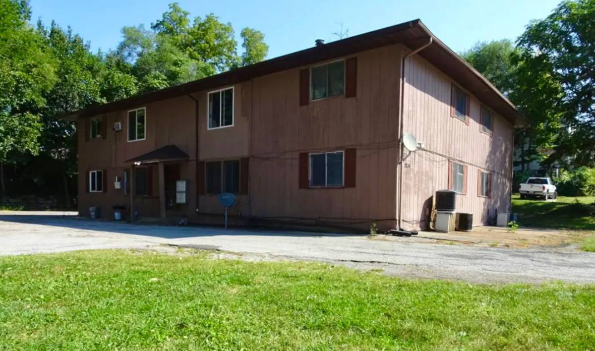 Apartment for rent at 2134 E Locust St, Davenport, IA 52803