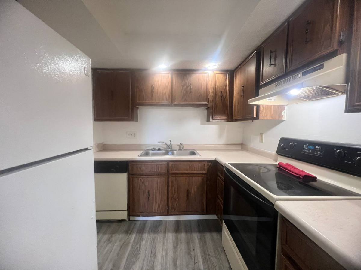 Apartment for rent at 2134 E Locust St, Davenport, IA 52803